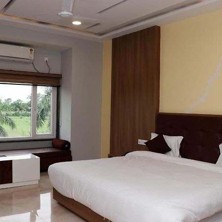 Hotel Savitri Signature Narsinghpur ภายนอก รูปภาพ