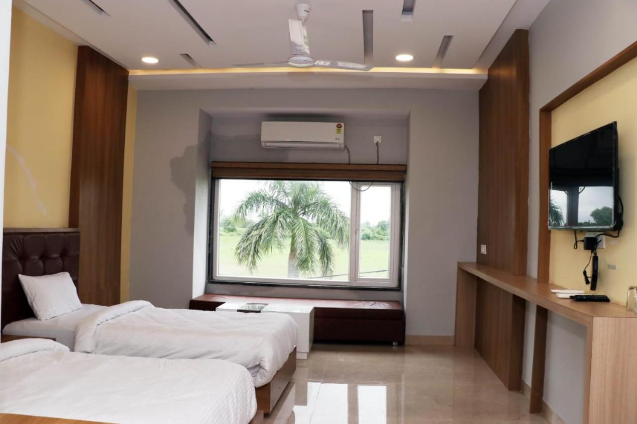 Hotel Savitri Signature Narsinghpur ภายนอก รูปภาพ