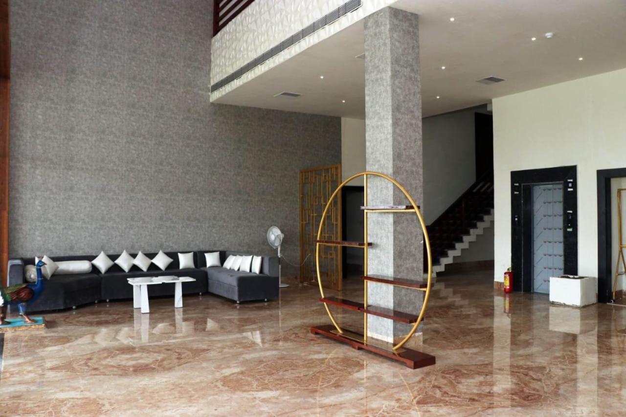 Hotel Savitri Signature Narsinghpur ภายนอก รูปภาพ